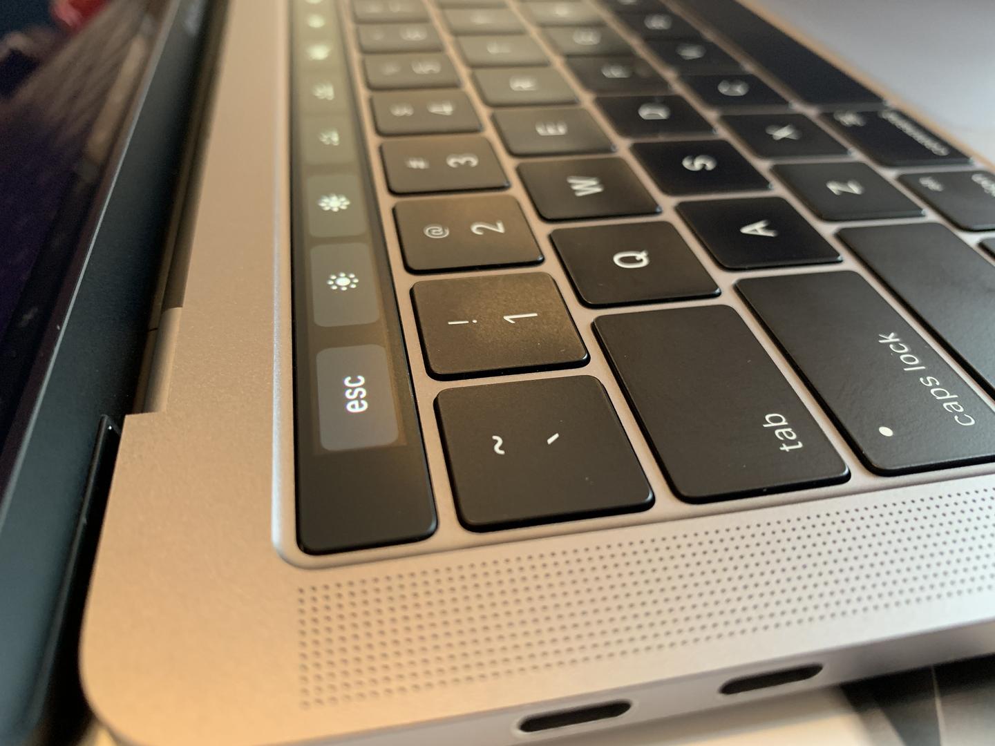 MacBook Pro 2016 (With Touch Bar) - 13" - Gray, 256GB, 8GB - LRSF22581