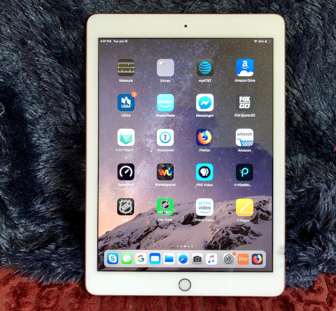 Apple ipad 6th gen wi fi gold 32gb a1893 lrun87283 swappa