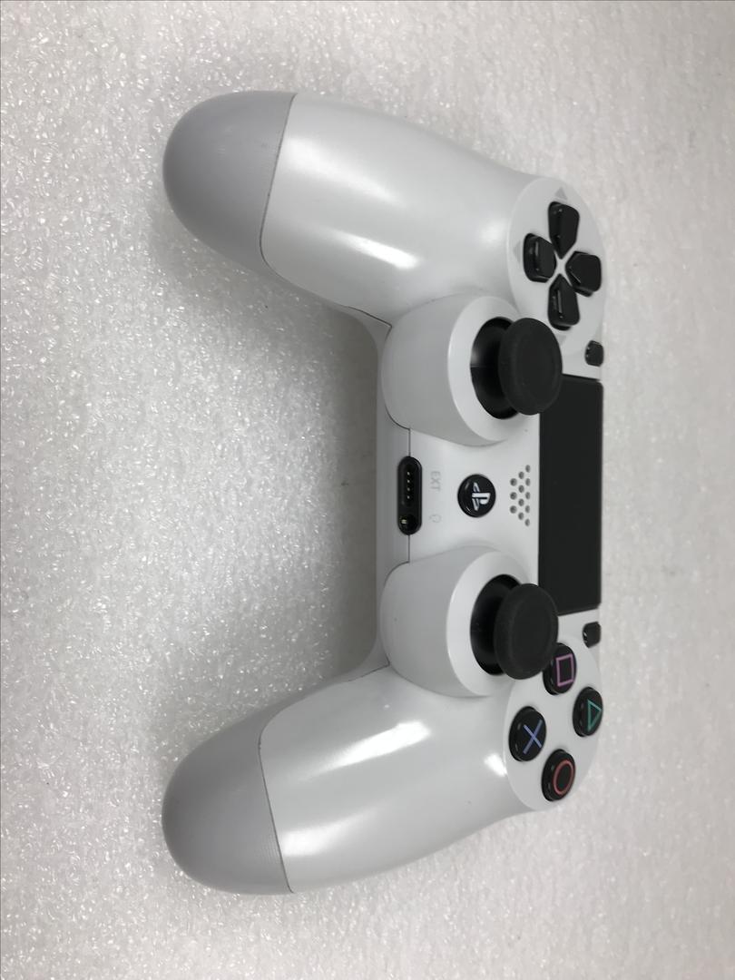 DualShock 4 Wireless Controller White LTNI87976 Swappa