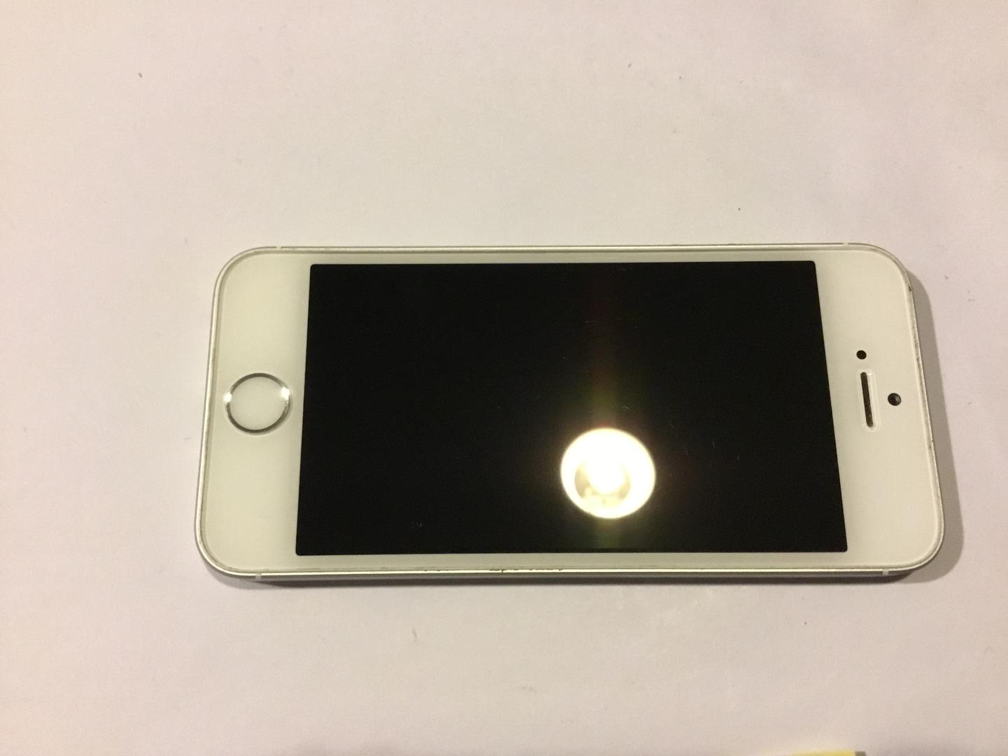 Apple iPhone SE 1st Gen 2016 Xfinity, Silver, 32GB, A1662 LUCW30881 Swappa