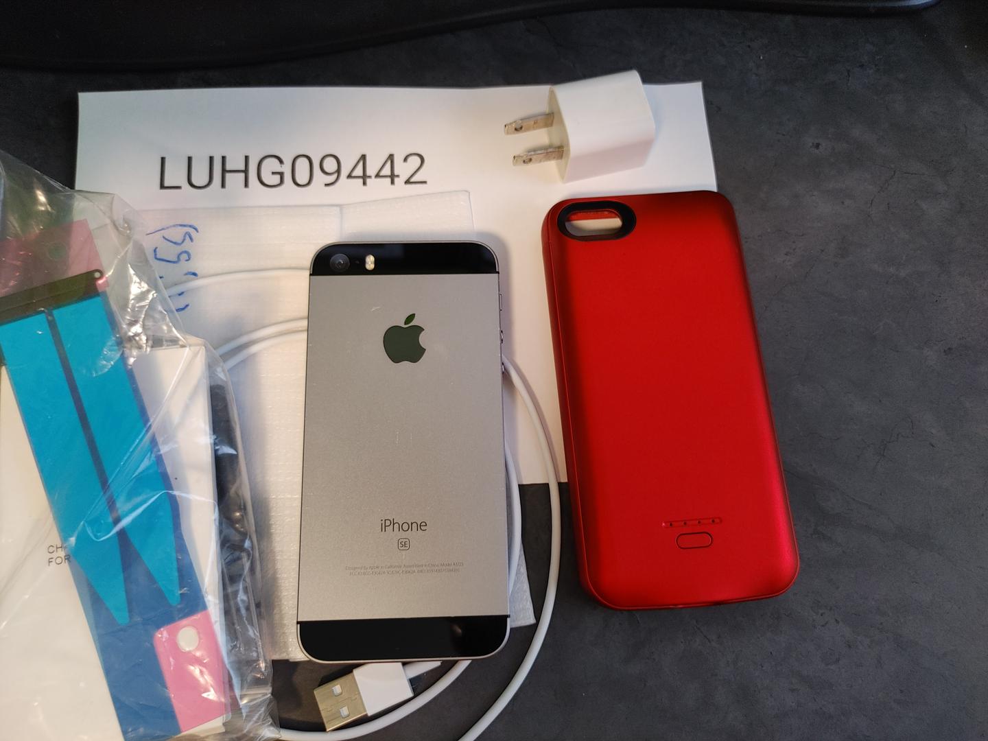 Apple iPhone SE 1st Gen 2016 Unlocked, Grey, 64GB, A1723 LUHG09442