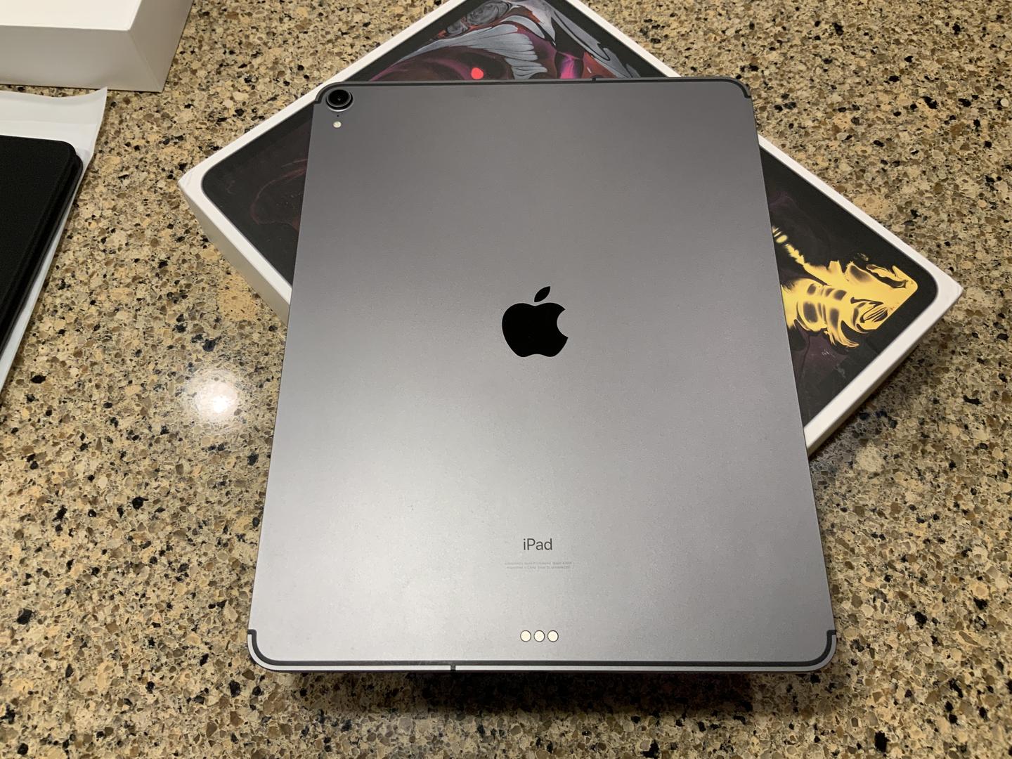 Apple iPad Pro 12.9" 3rd Gen 2018 Unlocked, Silver, 512GB, A2014