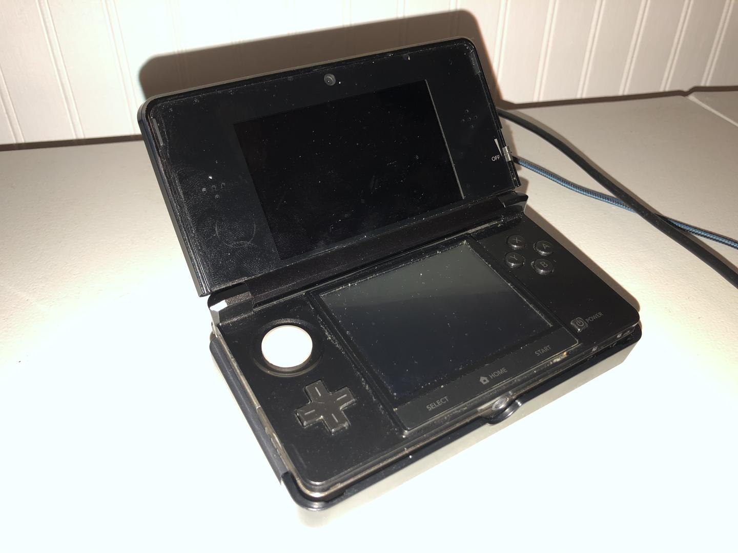 Nintendo 3DS Black, 1GB LUJZ12080 Swappa