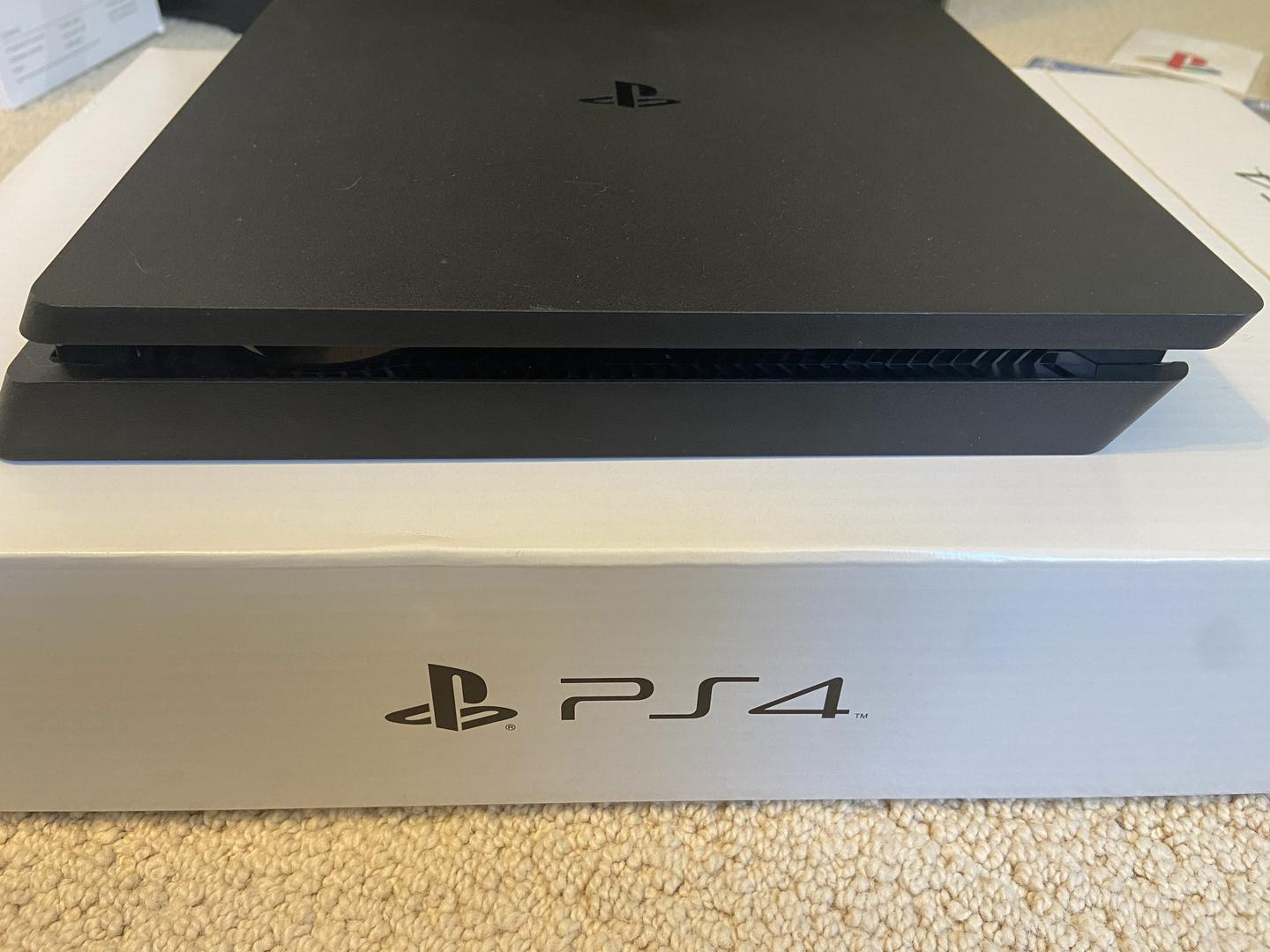 PlayStation 4 Slim Black, 1TB LVCF32403 Swappa