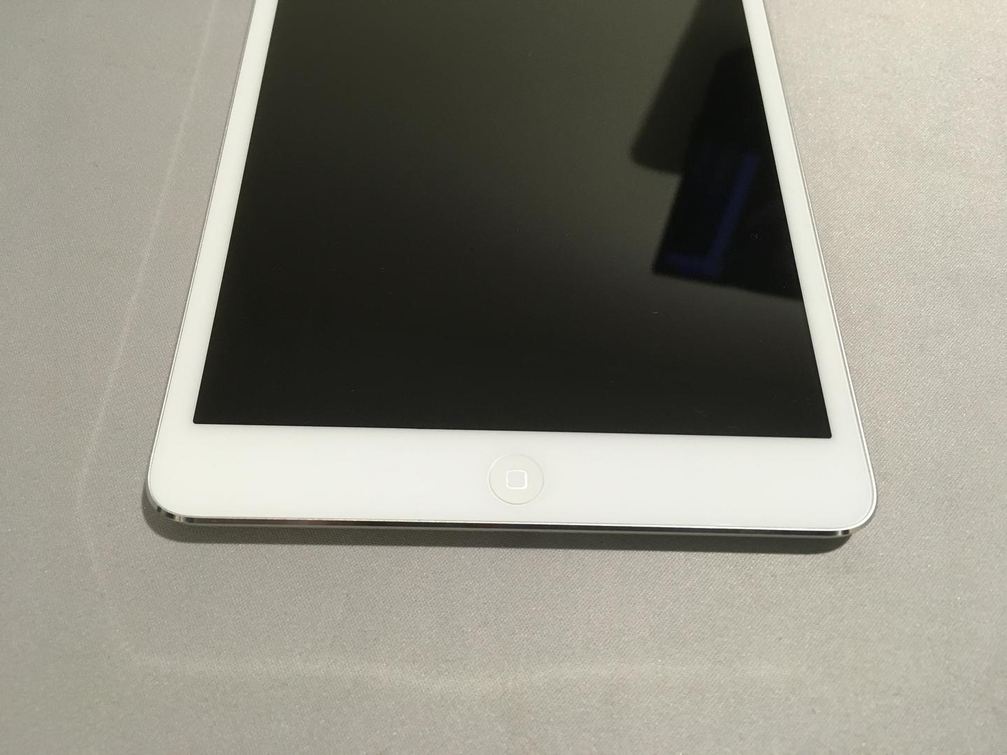 Apple iPad Mini, color White