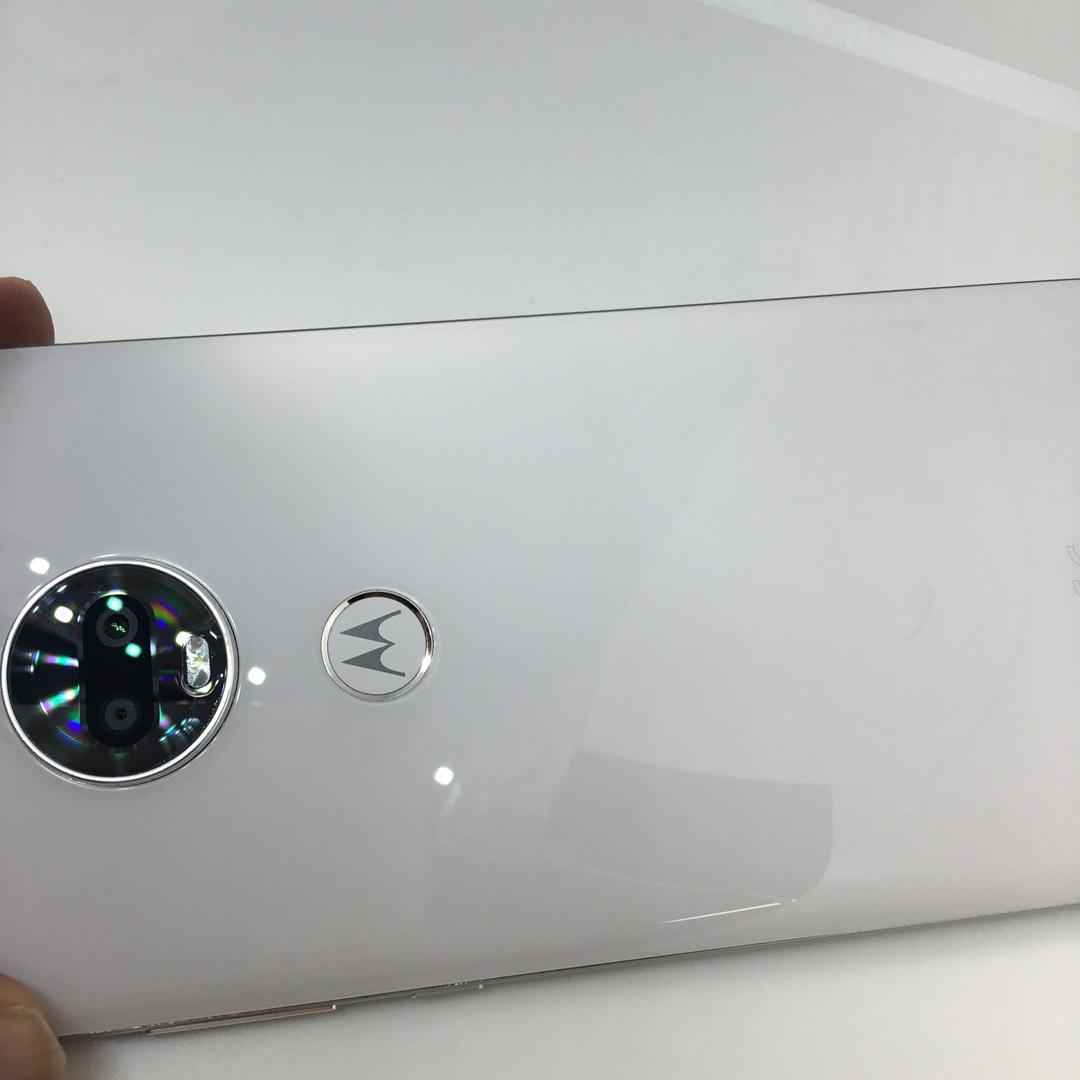 Moto G7, color White