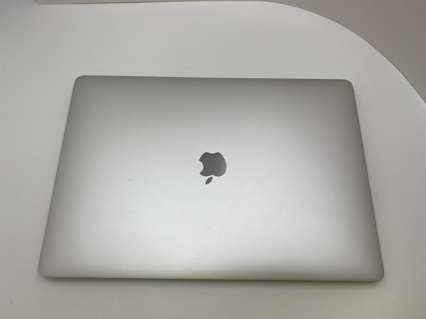 MacBook Pro 2019 - 15", color Silver