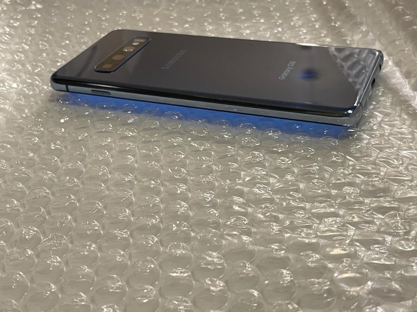 Samsung Galaxy S10, color Blue