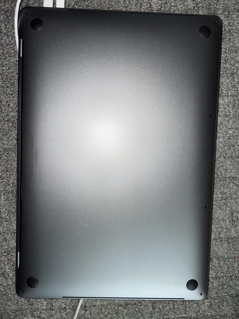 MacBook Pro 2019 - 16", color Silver