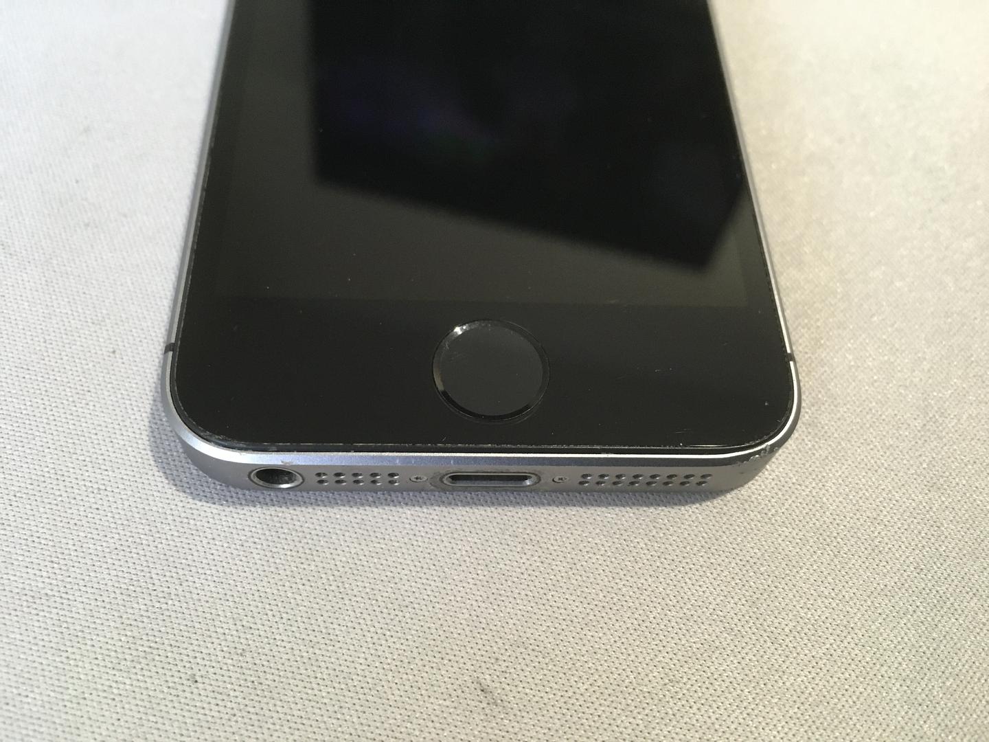 Apple iPhone SE 1st Gen 2016, color Grey