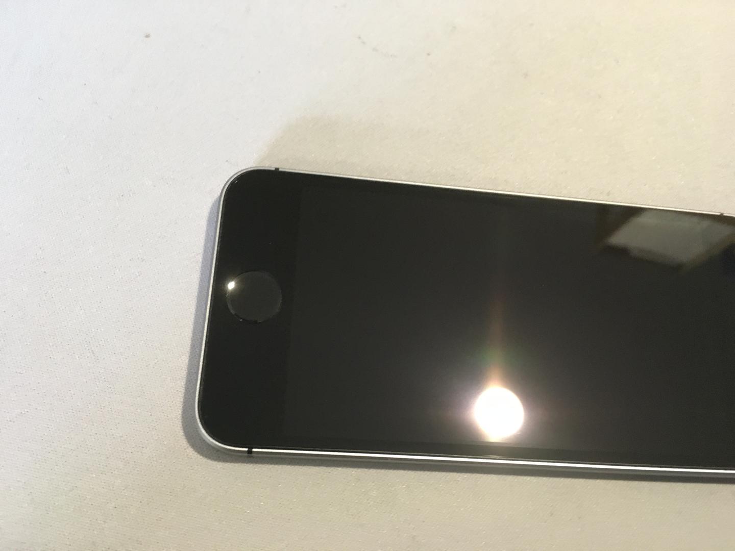 Apple iPhone SE 1st Gen 2016, color Grey