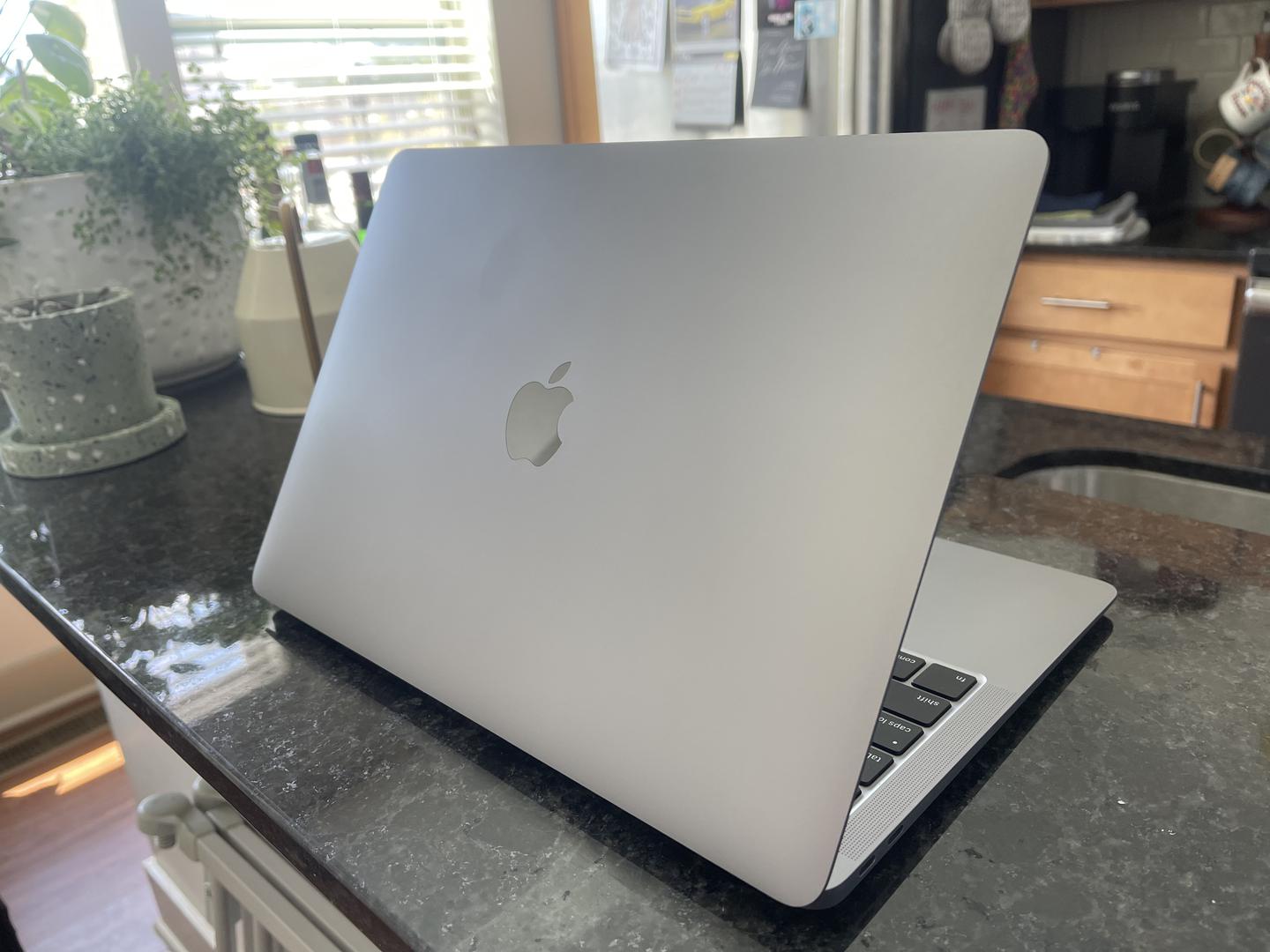 MacBook Air 2020 - 13", color Gray