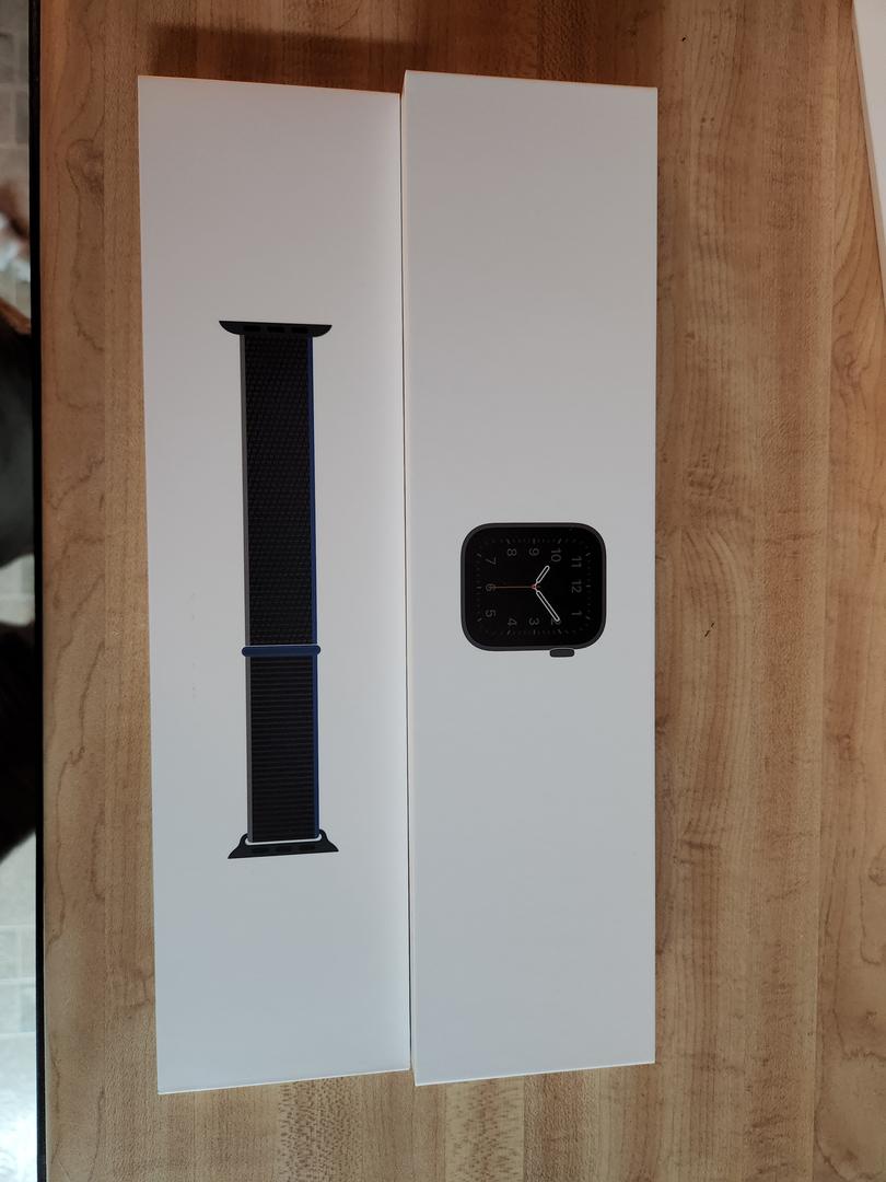 Apple Watch SE 1st Gen 44mm, color Gray