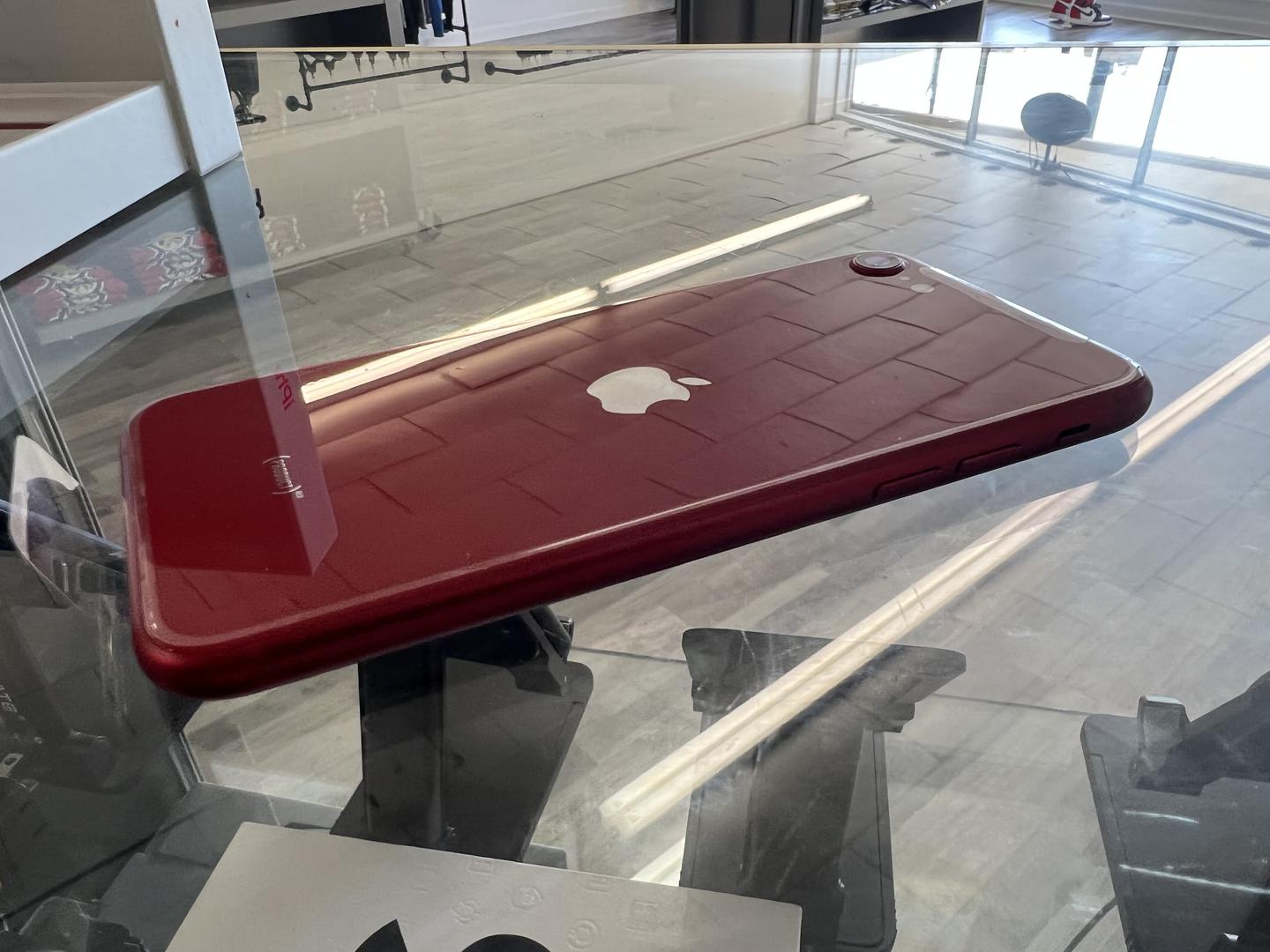 Apple iPhone SE 3rd Gen 2022, color Red