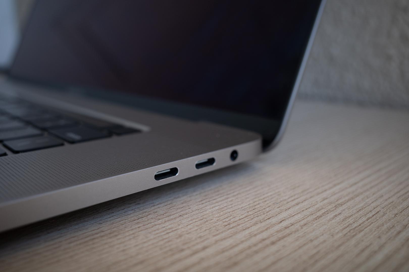 MacBook Pro 2019 - 16", color Silver