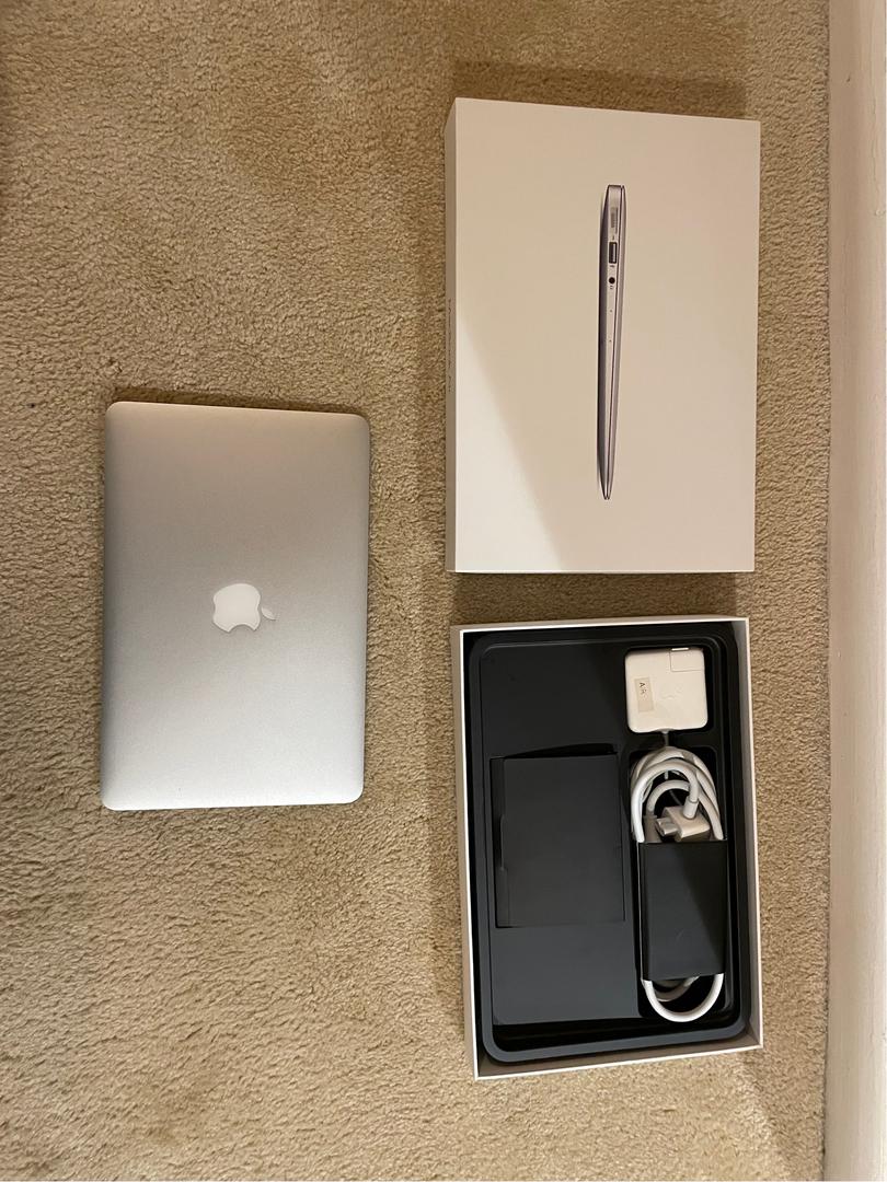 MacBook Air 2015 - 11", color Silver