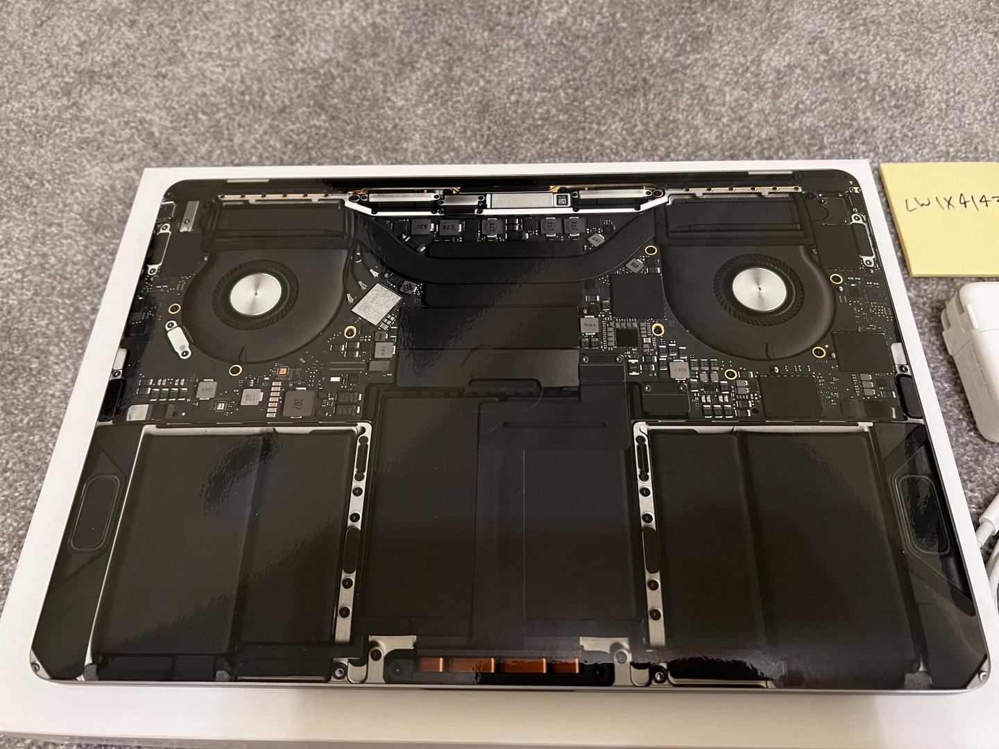 MacBook Pro 2020 - 13", color Gray