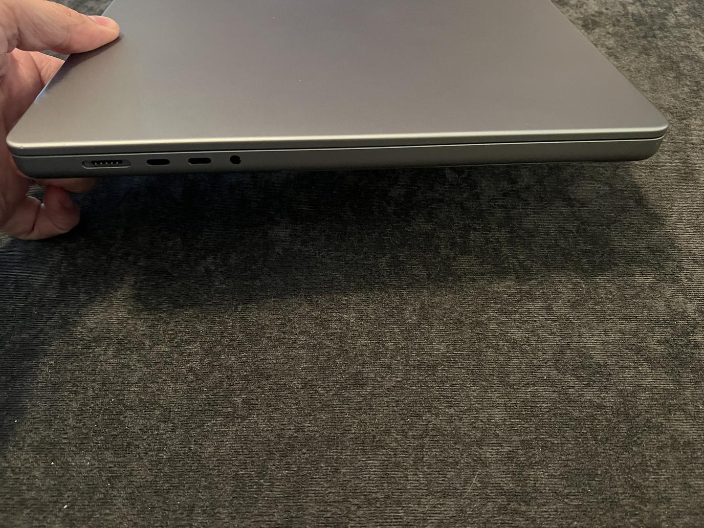 MacBook Pro 2021 - 16", color Gray