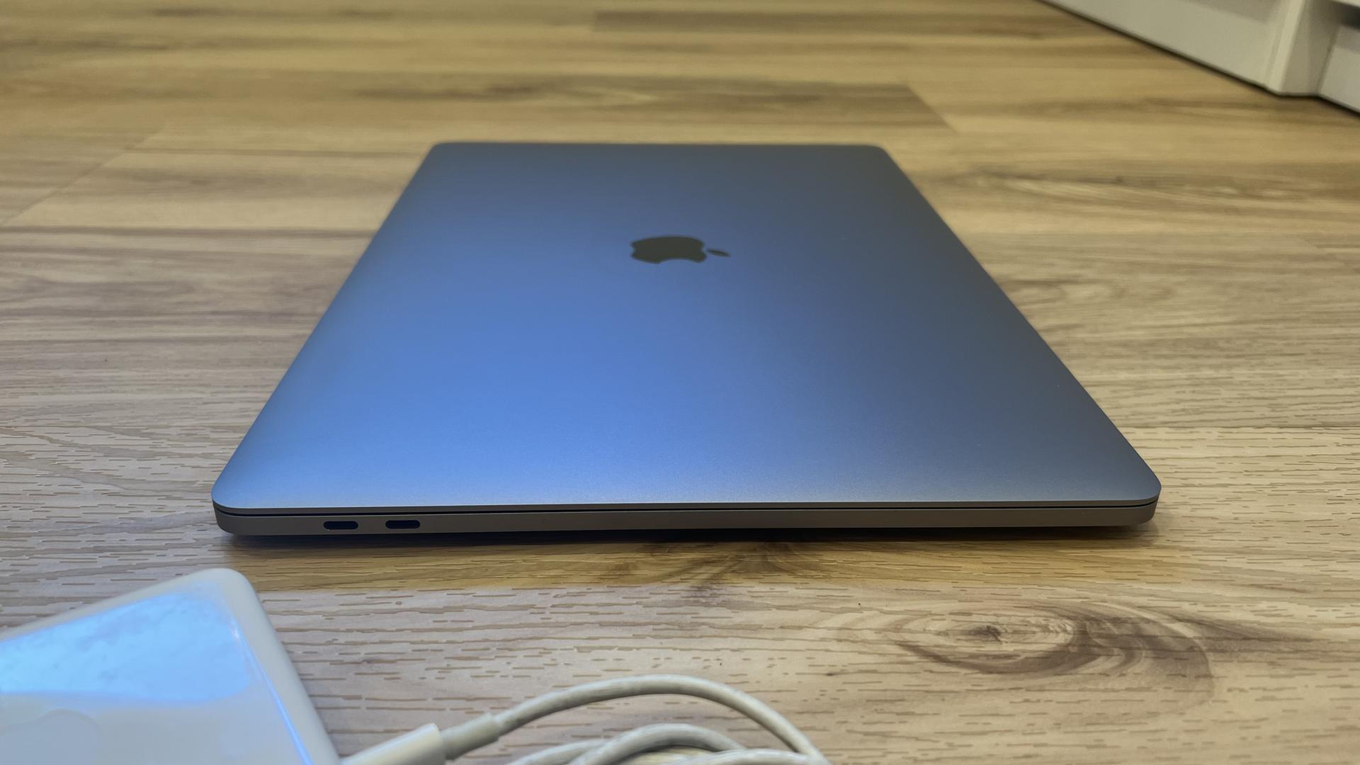 MacBook Pro 2017 (With Touch Bar) - 15", color Gray