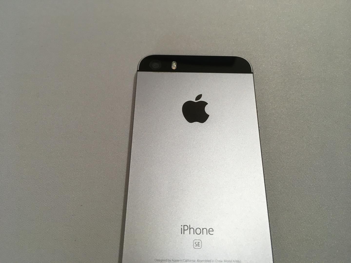 Apple iPhone SE 1st Gen 2016, color Grey