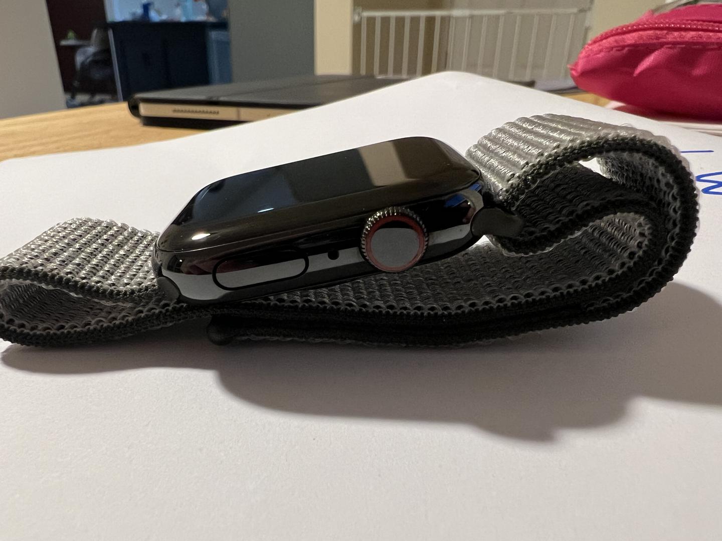 Apple Watch Series 4 44mm, color Black