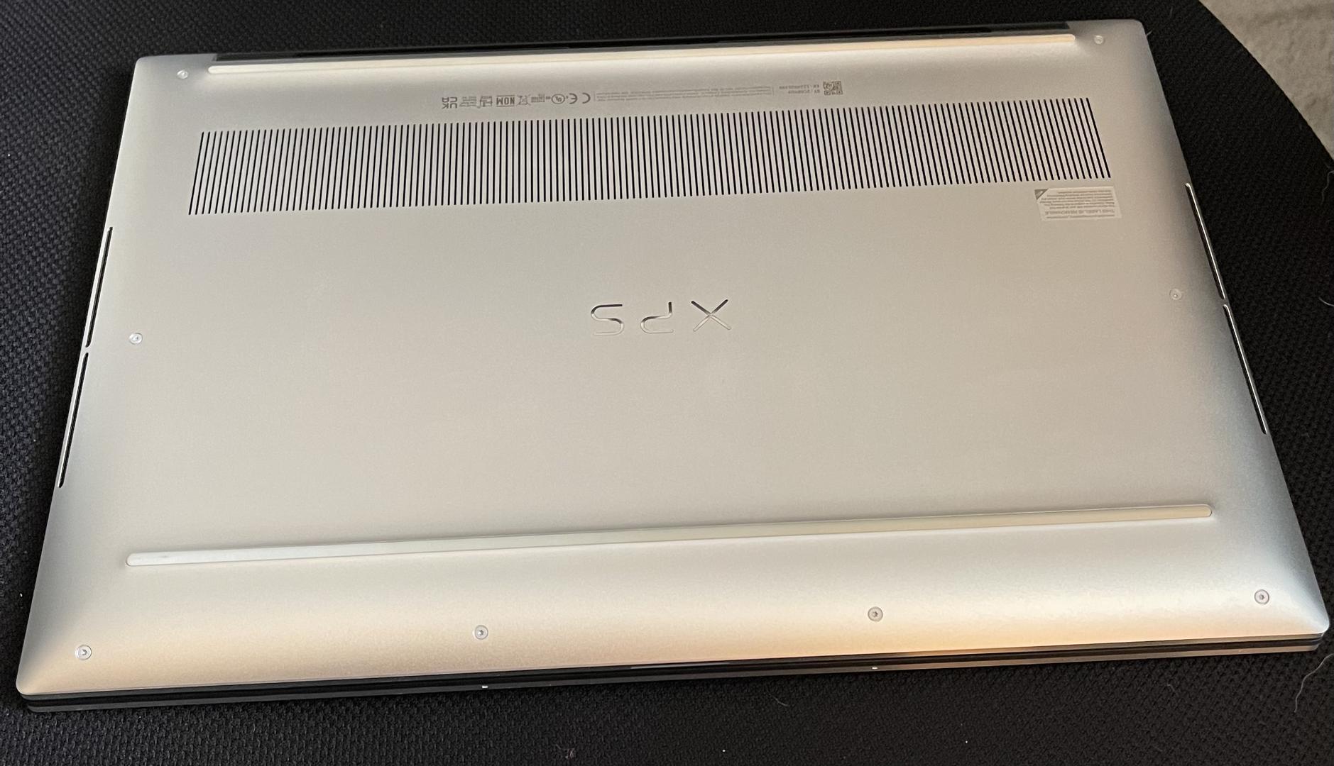 Dell XPS 15 9510 (2021), color Silver