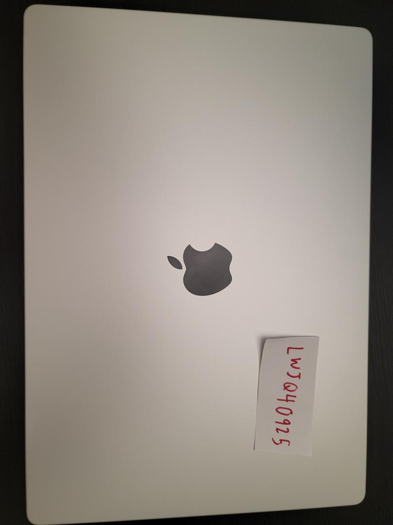 MacBook Pro 2021 - 16", color Silver