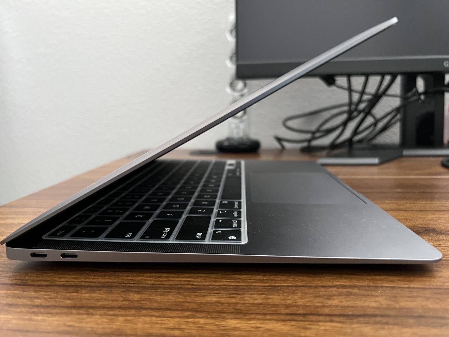 MacBook Air 2020 - 13" - Apple M1, Gray, 256GB, 16GB - LWJU65018 - Swappa