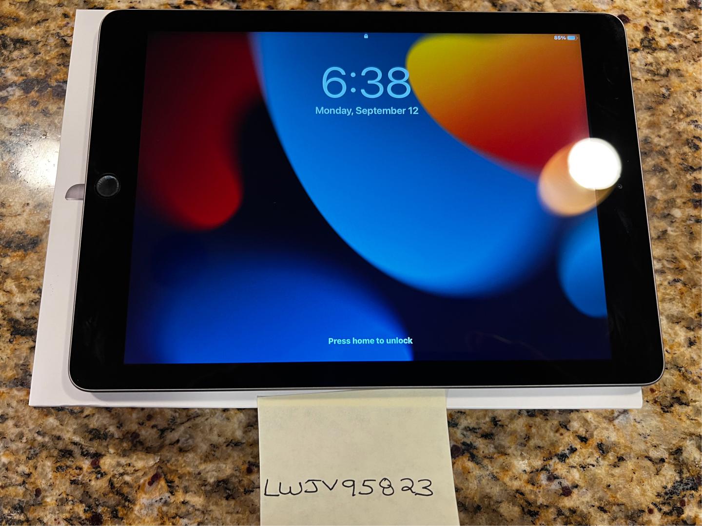 Apple iPad 6th Gen, color Gray