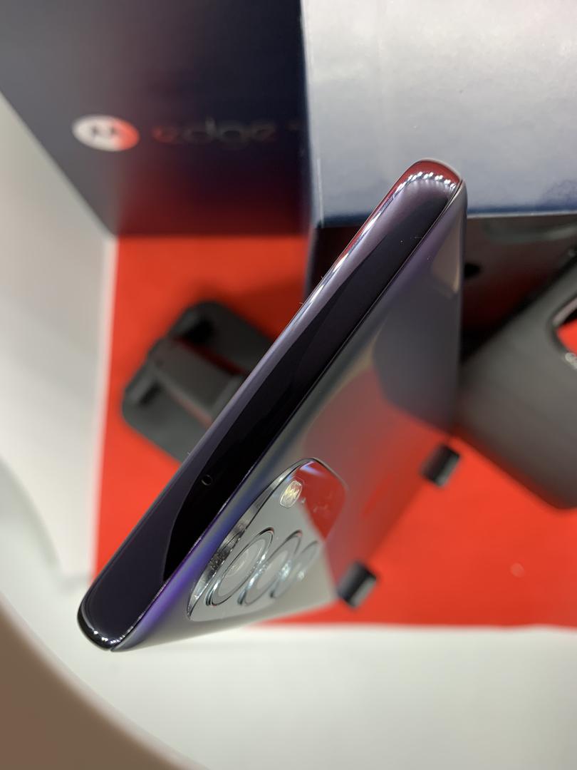 Motorola Edge Plus (2022), color Blue