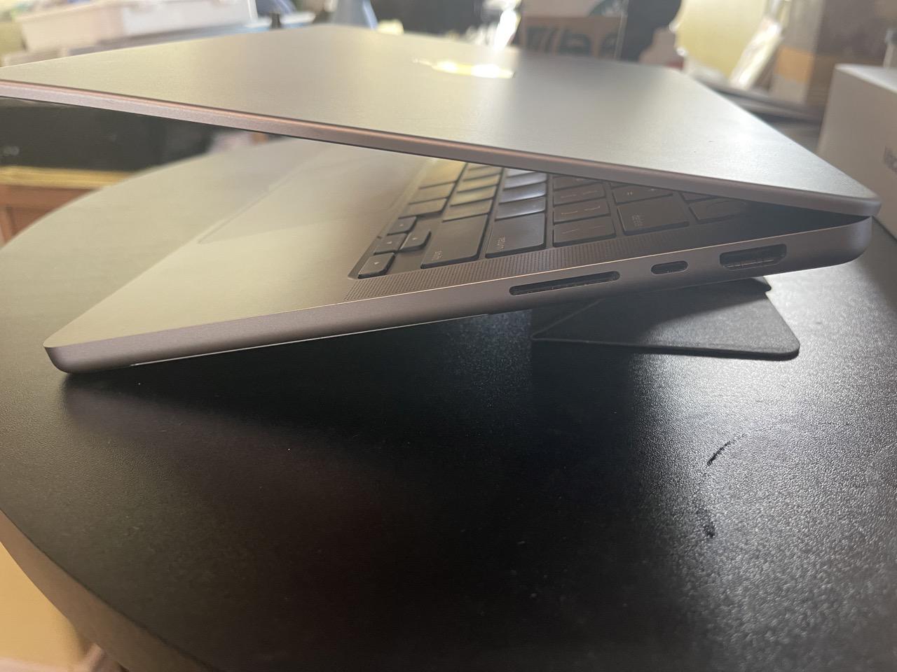 MacBook Pro 2021 - 14", color Gray