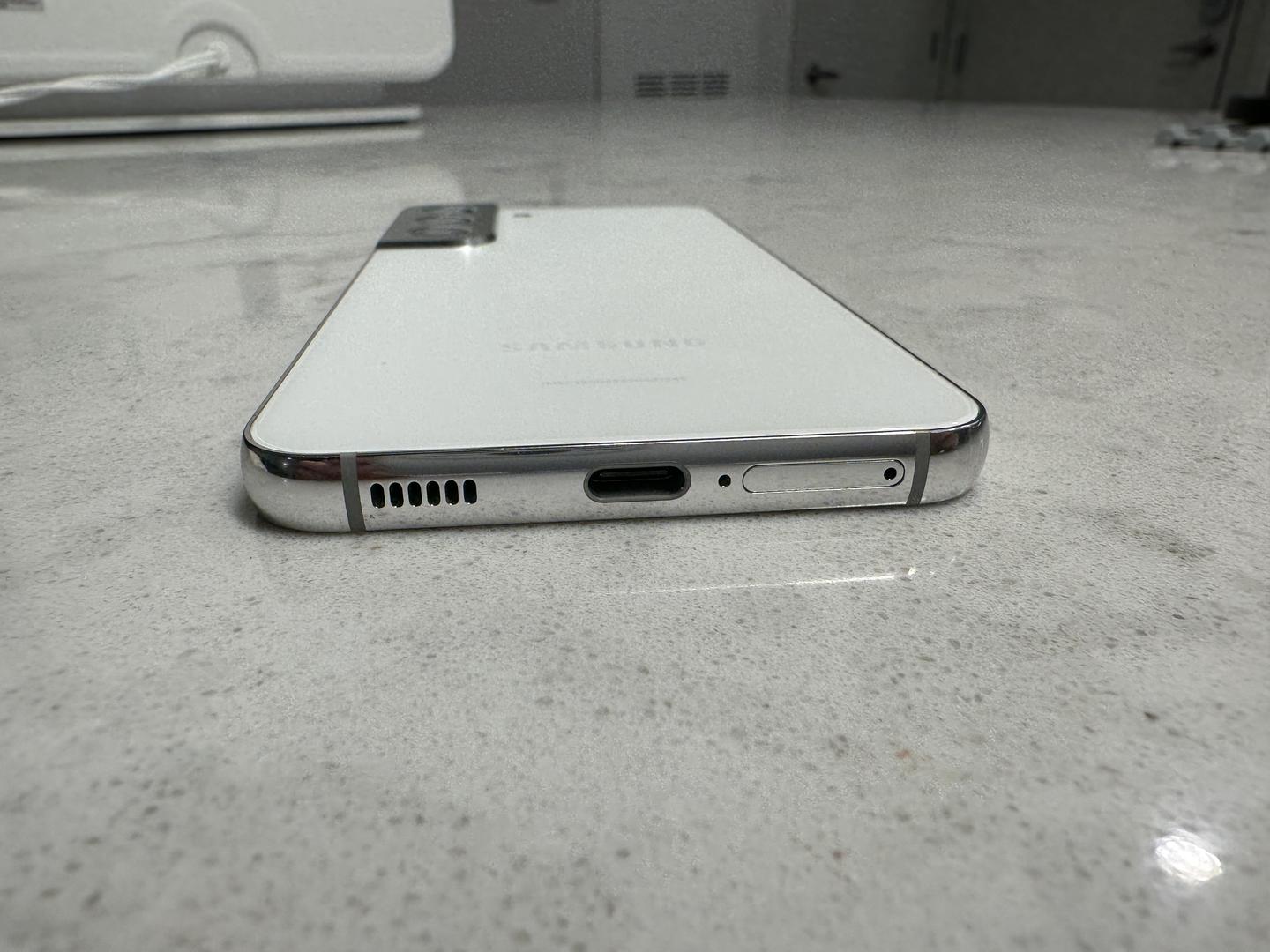 Samsung Galaxy S22, color White