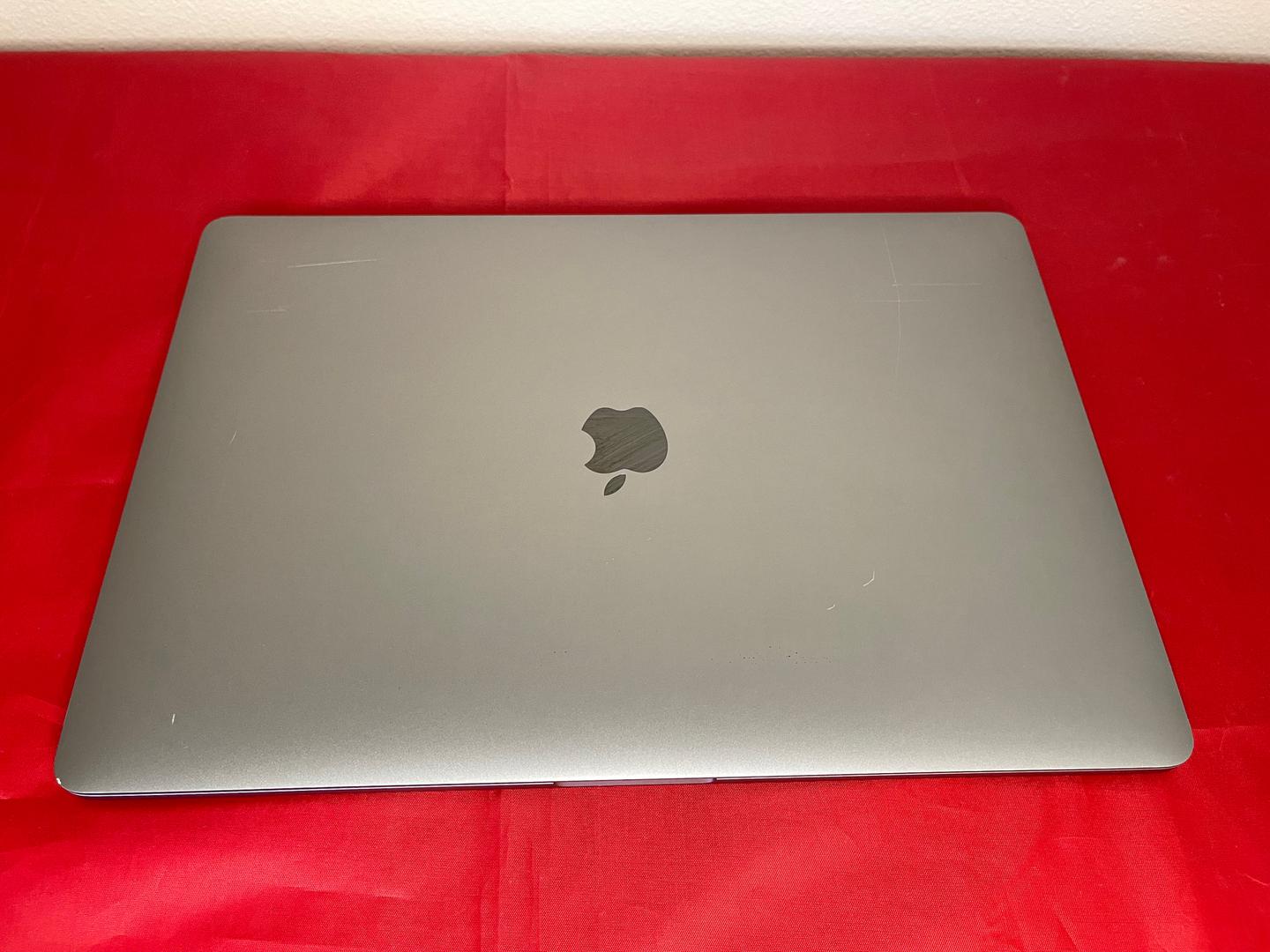 MacBook Pro 2017 (With Touch Bar) - 15", color Gray