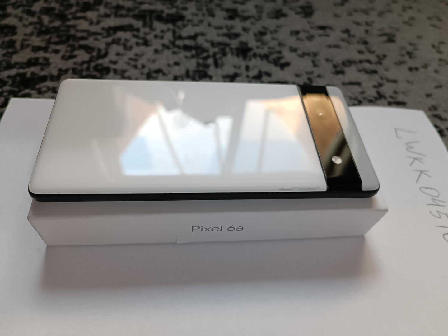 Google Pixel 6a, color Chalk