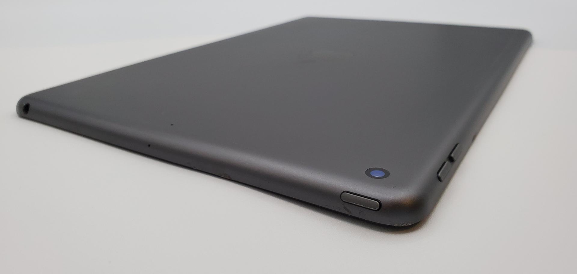 Apple iPad 8th Gen, color Gray
