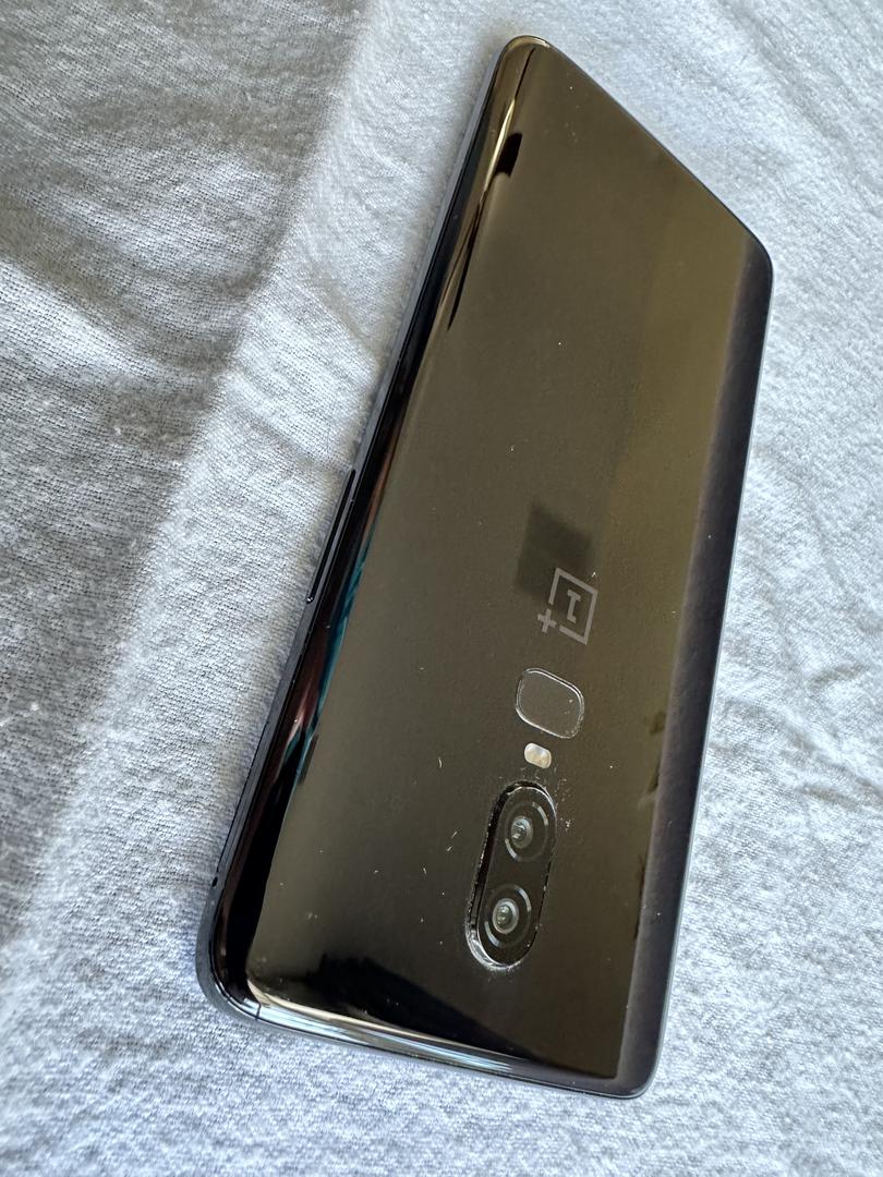 OnePlus 6, color Jet Black