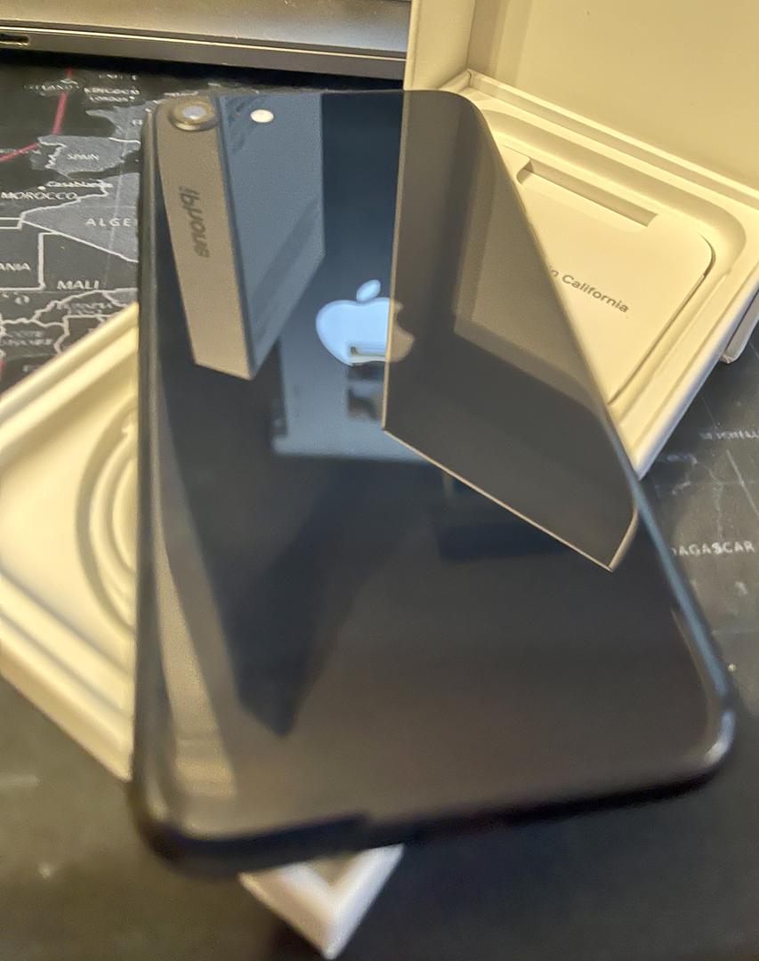 Apple iPhone SE 3rd Gen 2022, color Midnight