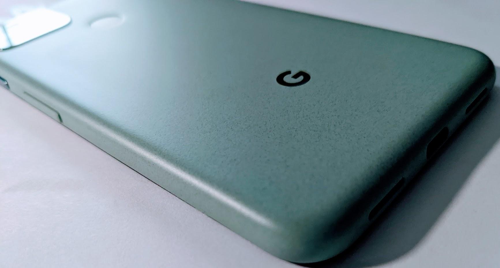 Google Pixel 5, color Sage