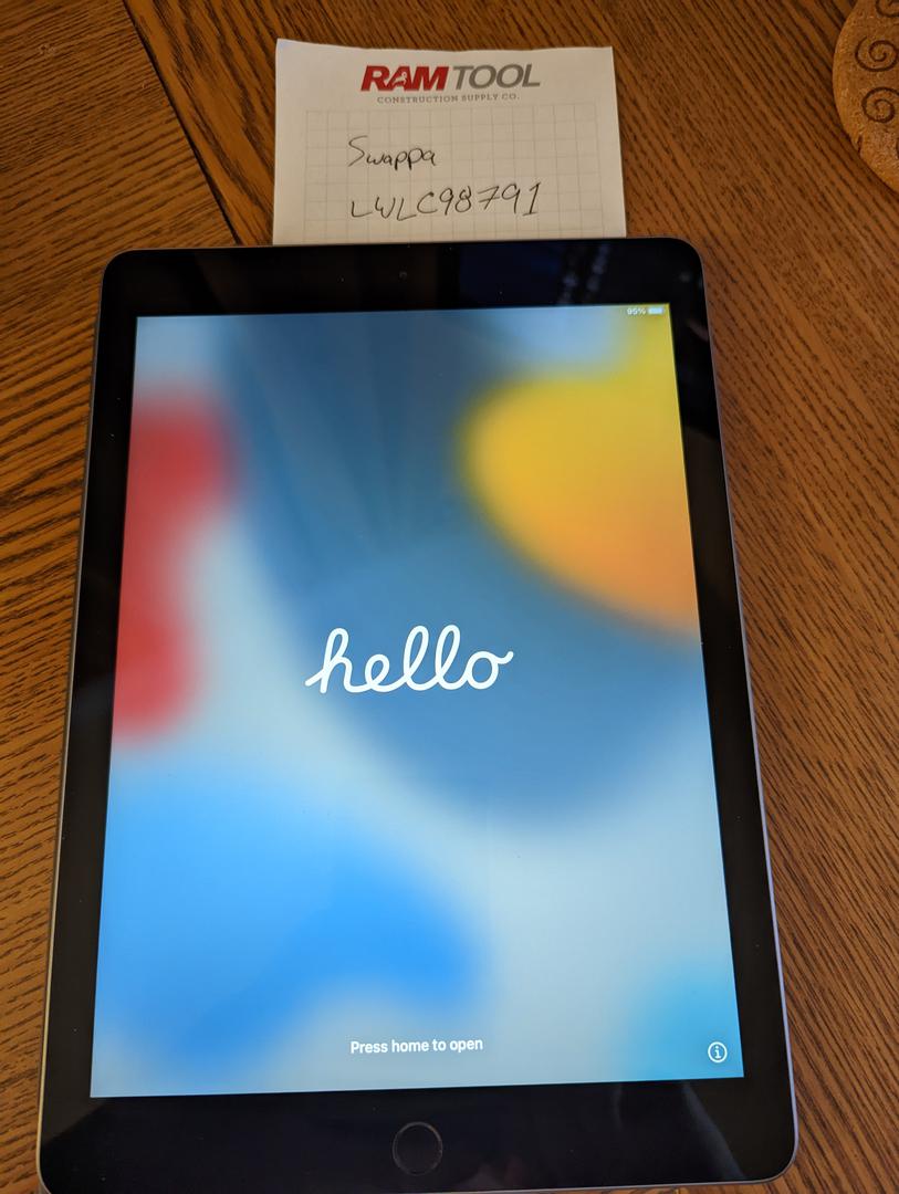 Apple iPad 6th Gen, color Gray