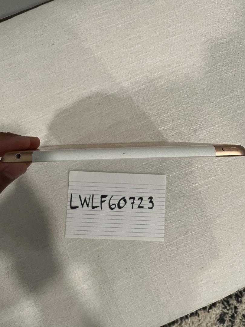 Apple iPad 6th Gen, color Gold