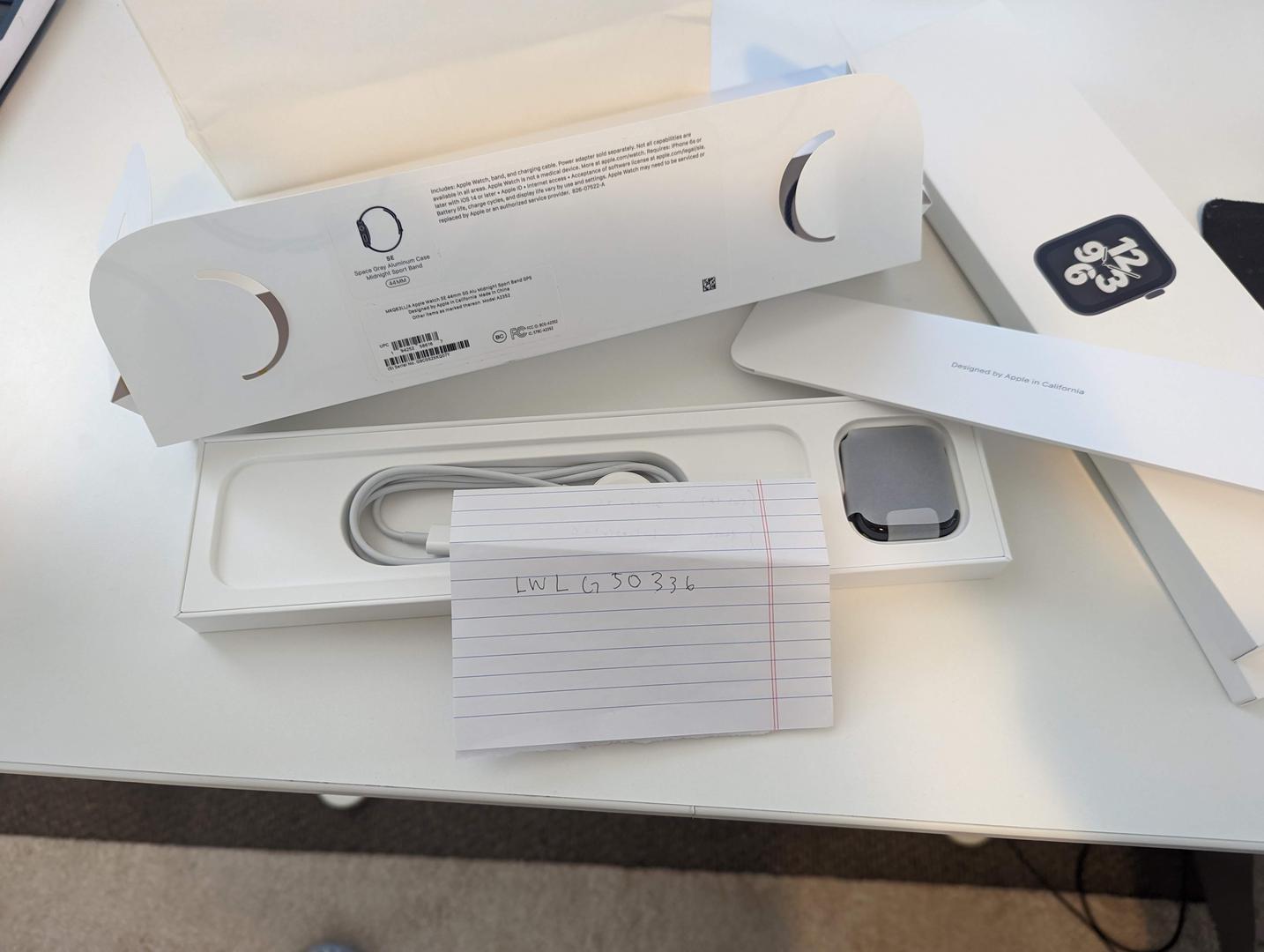 Apple Watch SE 1st Gen 44mm, color Gray