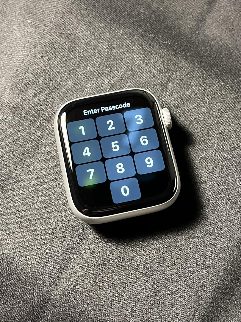 Apple Watch SE 1st Gen 44mm, color Silver
