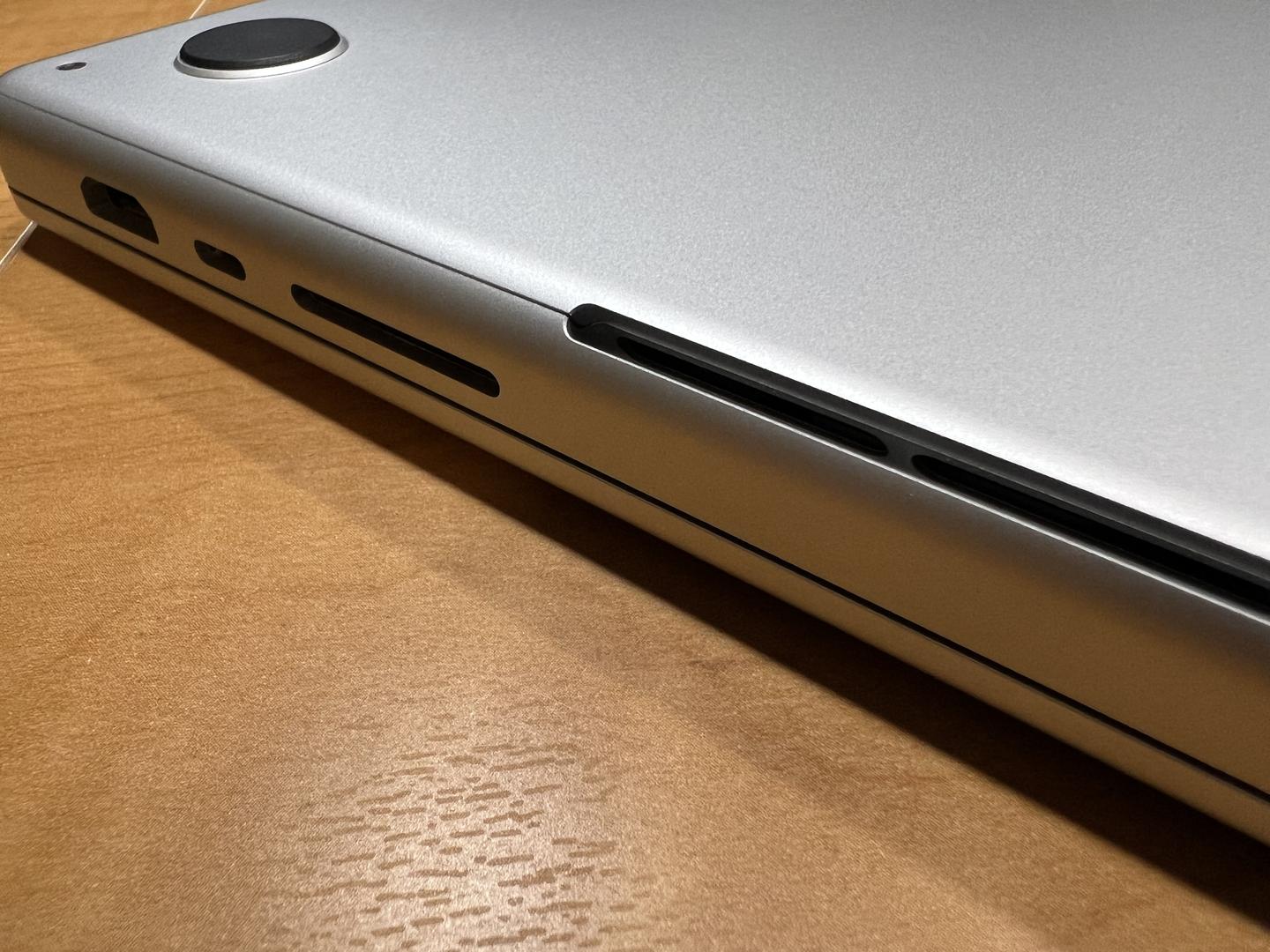 MacBook Pro 2021 - 16", color Silver