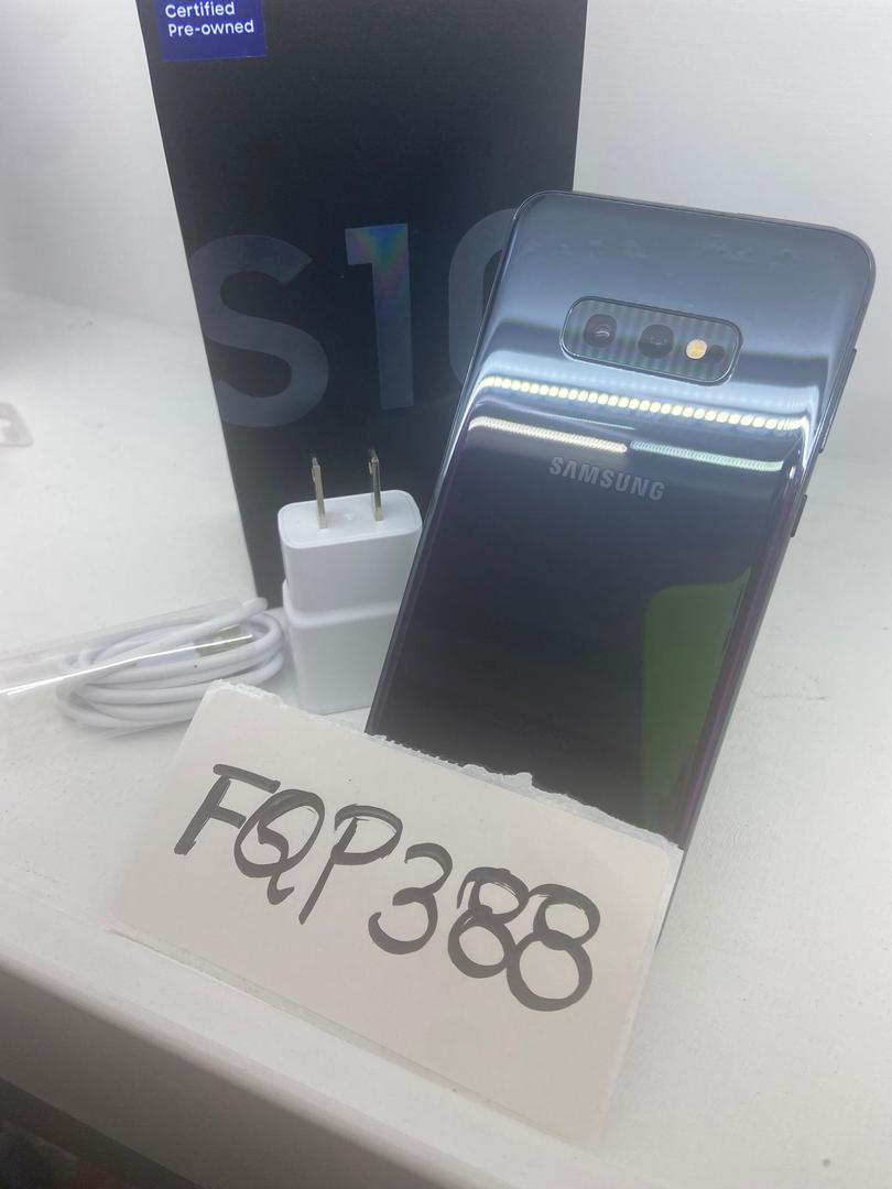 Samsung Galaxy S10e, color Blue