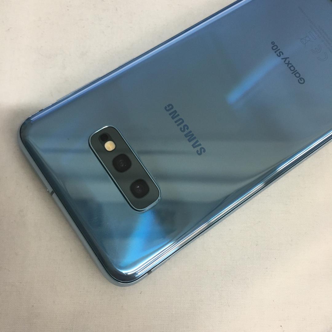 Samsung Galaxy S10e, color Blue