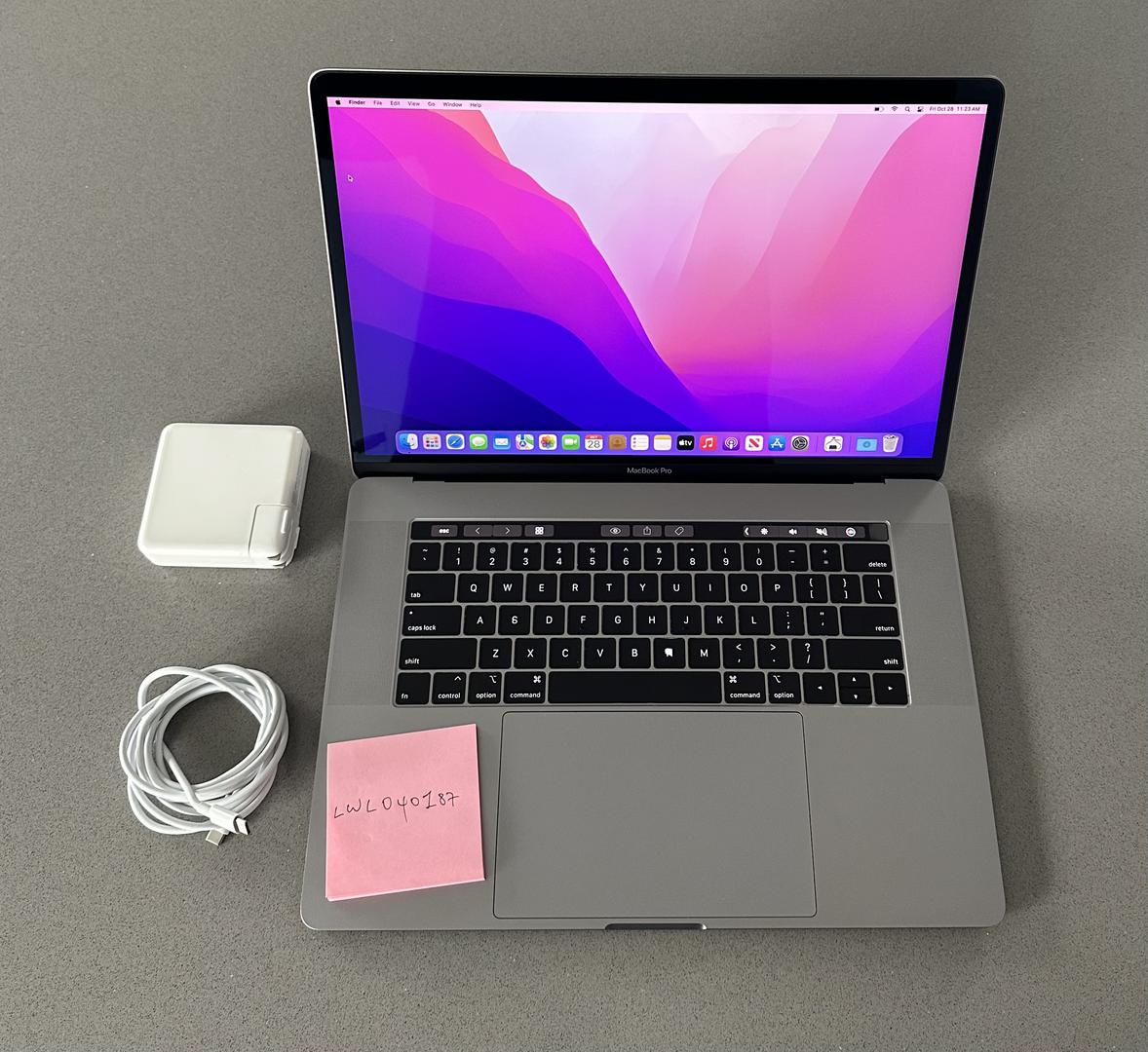 MacBook Pro 2019 - 15", color Gray