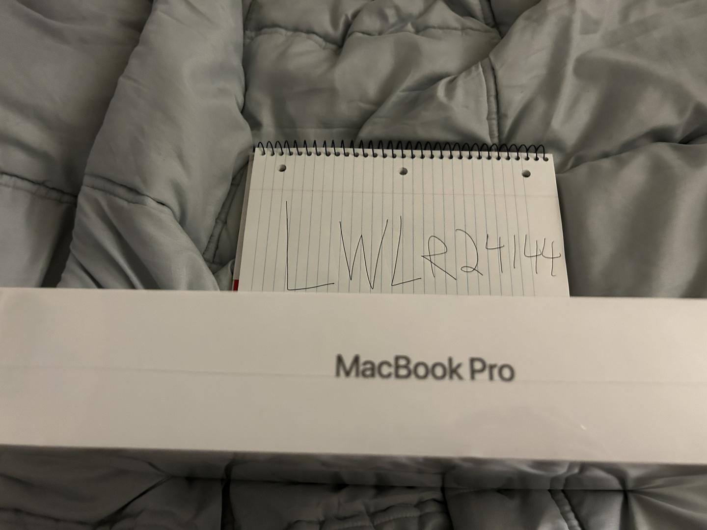 MacBook Pro 2022 - 13", color Gray