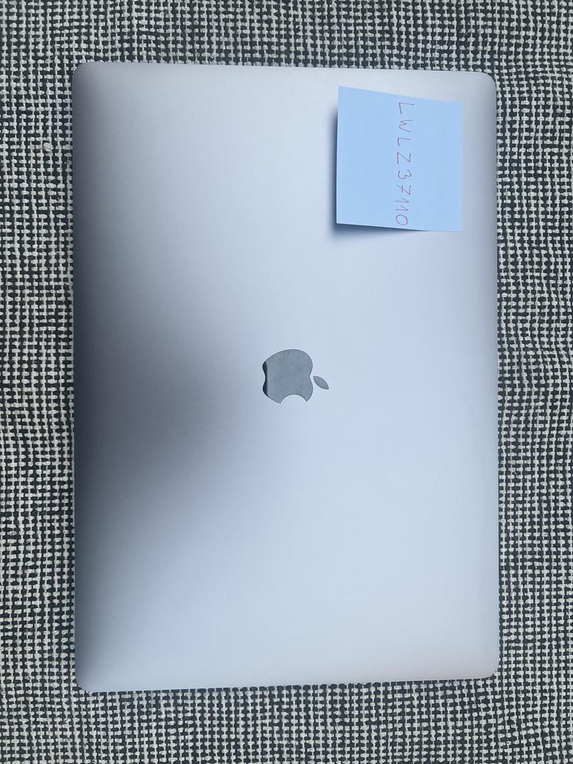 MacBook Pro 2019 - 16", color Gray