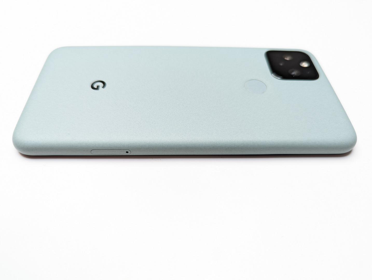 Google Pixel 5, color Sage