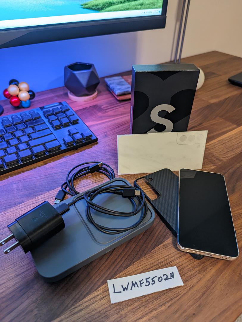 Samsung Galaxy S22, color White